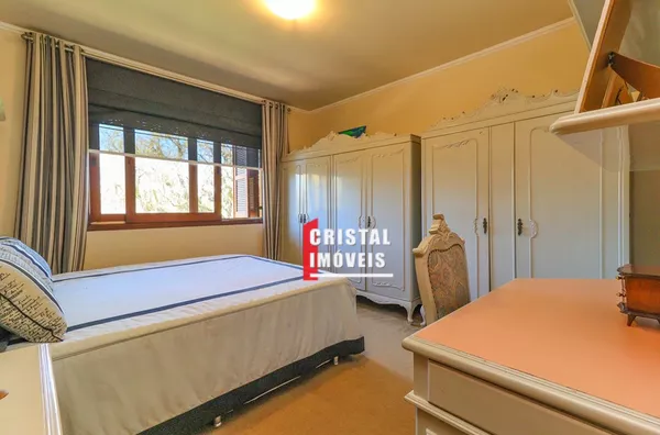 Casa 4 dormitórios a venda no Bairro Três Figueiras em Porto Alegre