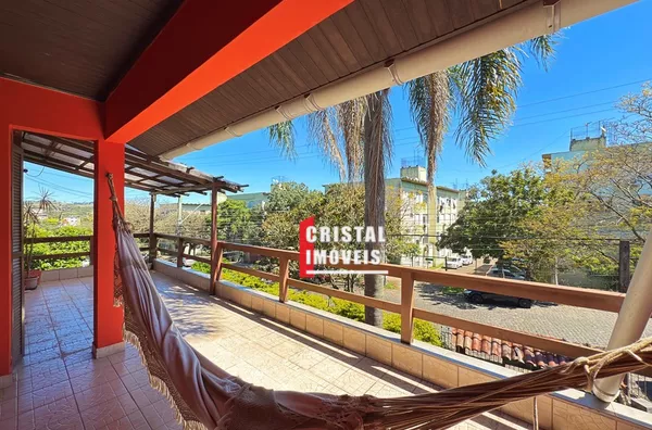 Casa 3 dormitórios a venda no Bairro Vila Nova em Porto Alegre