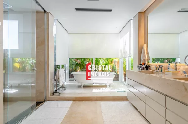 Apartamento 4 dormitórios a venda no Bairro Três Figueiras em Porto Alegre