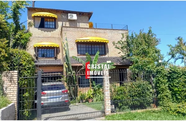 Casa 4 dormitórios a venda no Bairro Cristal em Porto Alegre