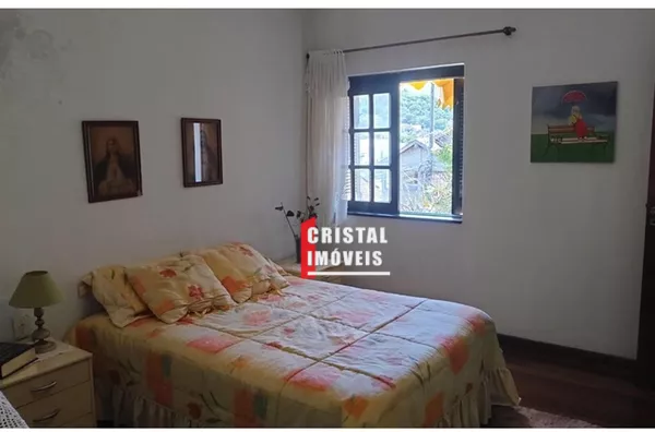 Casa 4 dormitórios a venda no Bairro Cristal em Porto Alegre