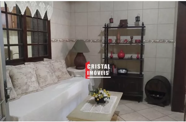 Casa 4 dormitórios a venda no Bairro Cristal em Porto Alegre