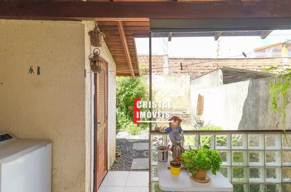 Casa 2 dormitórios a venda no Bairro Vila Nova em Porto Alegre