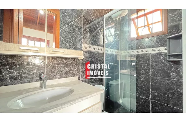 Casa 3 dormitórios a venda no Bairro Vila Nova em Porto Alegre