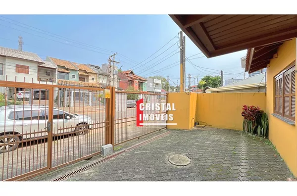 Casa 3 dormitórios a venda no Bairro Vila Nova em Porto Alegre