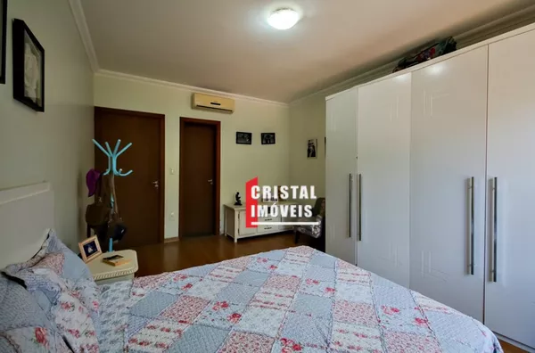 Casa 3 dormitórios a venda no Bairro Guarujá em Porto Alegre