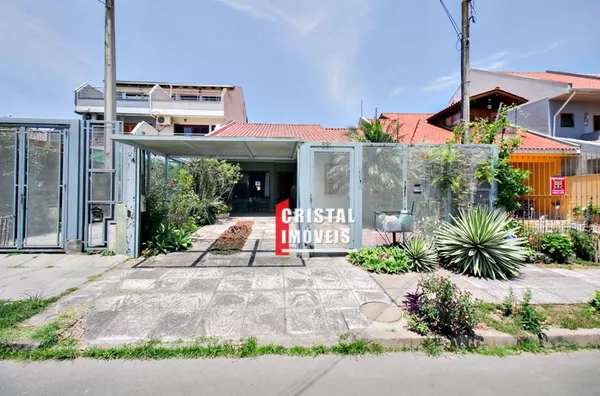 Casa 3 dormitórios a venda no Bairro Guarujá em Porto Alegre