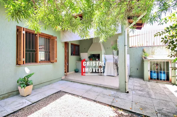 Casa 3 dormitórios a venda no Bairro Guarujá em Porto Alegre