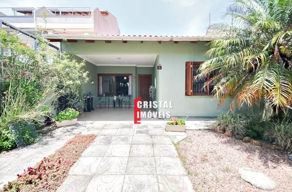 Casa 3 dormitórios a venda no Bairro Guarujá em Porto Alegre