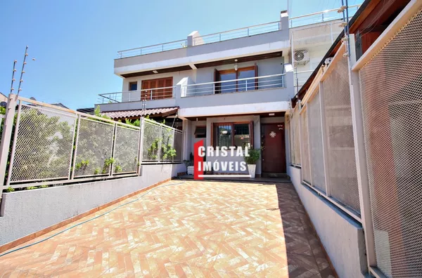 Casa 3 dormitórios a venda no Bairro Guarujá em Porto Alegre