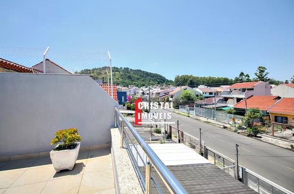 Casa 3 dormitórios a venda no Bairro Guarujá em Porto Alegre