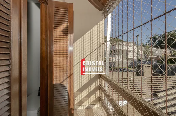 Casa 3 dormitórios a venda no Bairro Guarujá em Porto Alegre