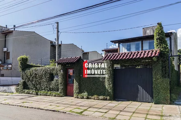 Casa 3 dormitórios a venda no Bairro Guarujá em Porto Alegre