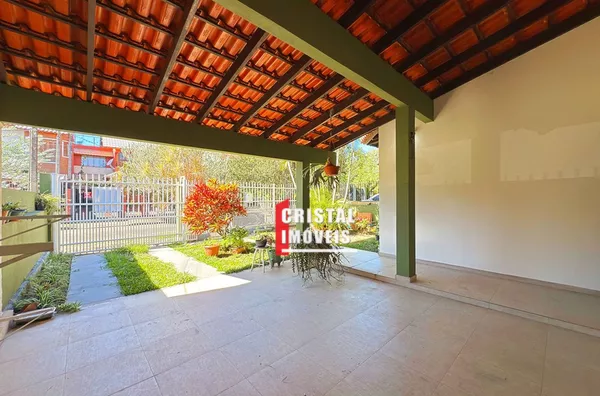 Casa 4 dormitórios a venda no Bairro Guarujá em Porto Alegre