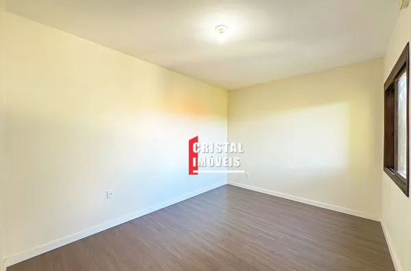 Casa 4 dormitórios a venda no Bairro Guarujá em Porto Alegre