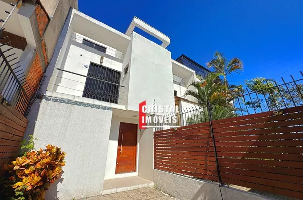 Casa 3 dormitórios a venda no Bairro Guarujá em Porto Alegre
