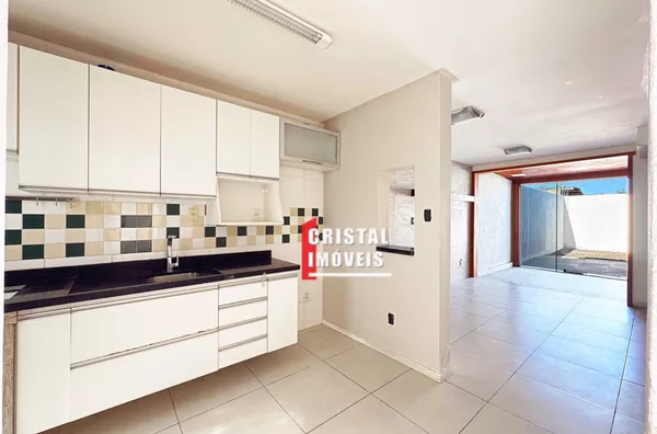Casa 3 dormitórios a venda no Bairro Guarujá em Porto Alegre