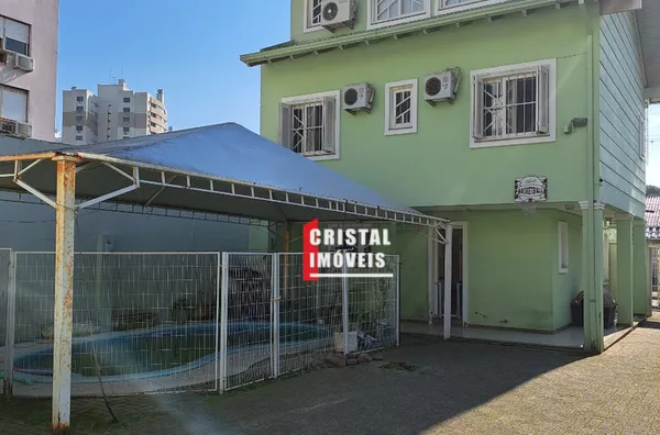 Casa 4 dormitórios a venda no Bairro Cristal em Porto Alegre