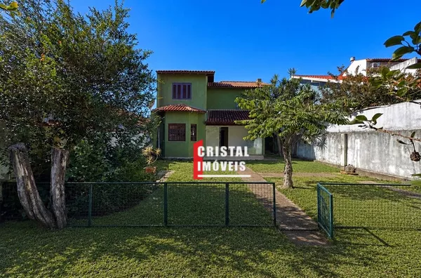 Casa 4 dormitórios a venda no Bairro Guarujá em Porto Alegre