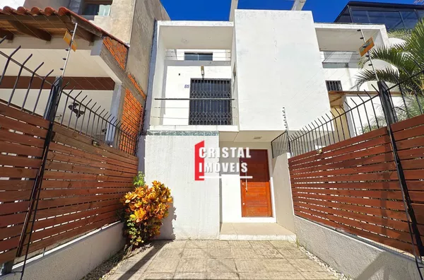 Casa 3 dormitórios a venda no Bairro Guarujá em Porto Alegre