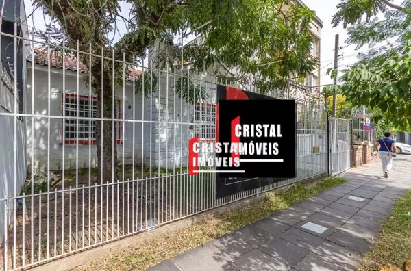 Casa com 3 dormitórios para locação no Bairro Menino Deus