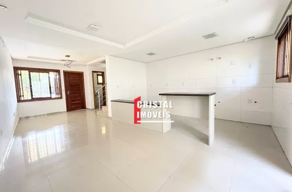 Casa/Sobrado no Bairro Guarujá: 3 Dormitórios (1 Suíte com Hidro) e Sótão Versátil 