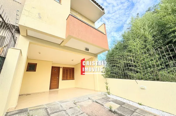 Casa/Sobrado no Bairro Guarujá: 3 Dormitórios (1 Suíte com Hidro) e Sótão Versátil 