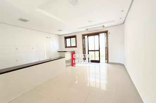 Casa/Sobrado no Bairro Guarujá: 3 Dormitórios (1 Suíte com Hidro) e Sótão Versátil 