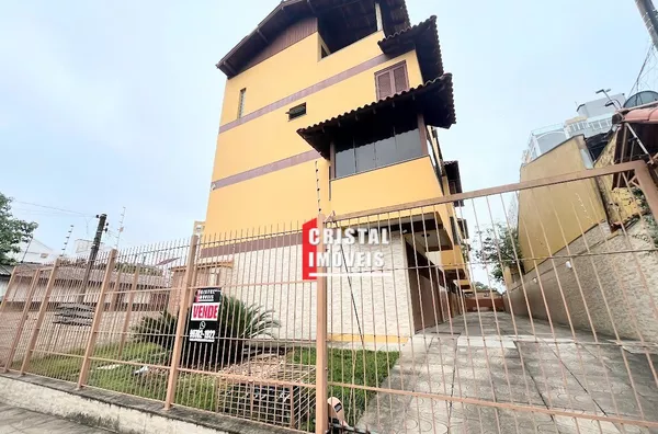 Excelente Casa em Condomínio Fechado – 3 Dormitórios, Suíte 3 vagas a venda no Bairro Cristal