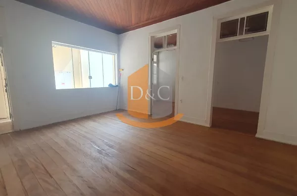 Imóvel histórico no Centro! Localização privilegiada. 