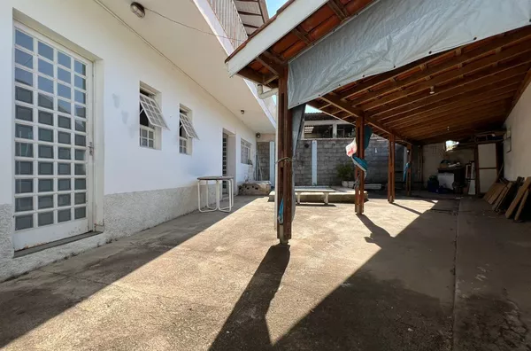 Imóvel com 02 casas à venda próximo ao Centro! Amparo-SP