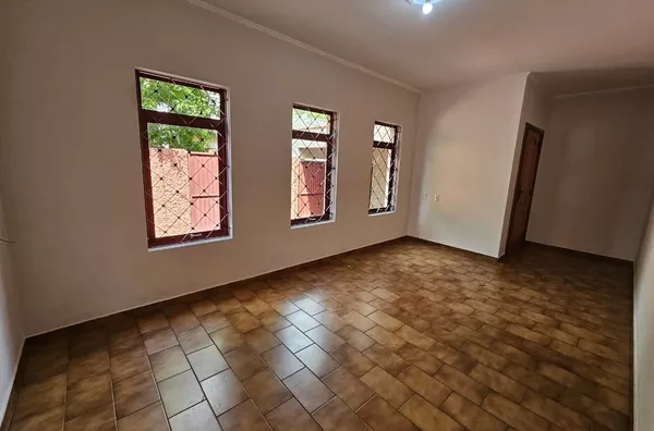Excelente casa para locação no Jardim Brasil, Amparo-SP! (02 casas) - Foto 5