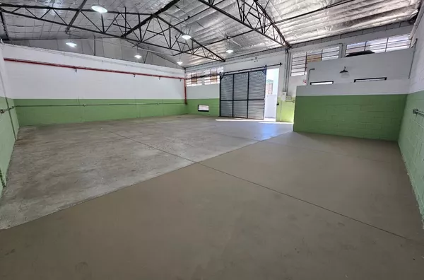 Barracão C/ 180m² para locação em excelente localização! Amparo-SP - Foto 5