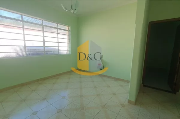 Casa c/ Edícula à venda no São Judas! Investimento. Amparo-SP