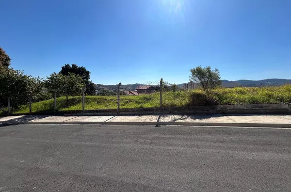 Terreno em localização privilegiada no Jd. Alberto! Amparo/SP