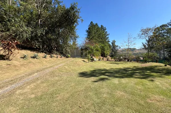 Linda área à venda no Jardim Santa Helena! Amparo