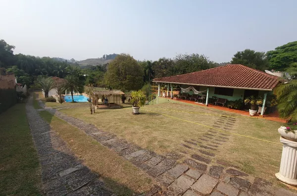 Linda chácara no Centro de Três Pontes! 4.300m² - Amparo-SP