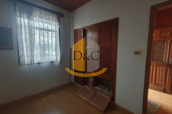 Casa com saída para 2 ruas no Centro! Amparo/SP