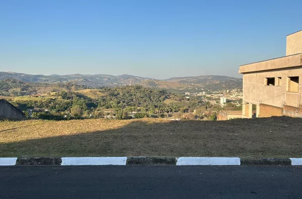 Terreno com vista espetacular no Residencial Villagio Di Fiori! Amparo/SP