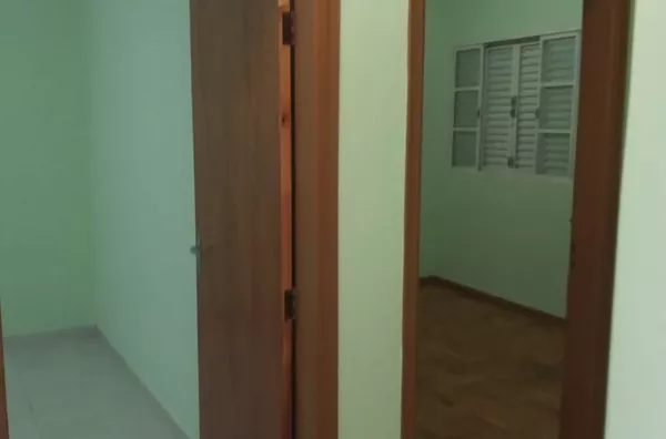 Casa c/ Edícula à venda no São Judas! Investimento. Amparo-SP