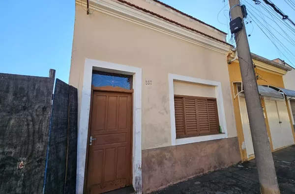 Casa em excelente localização no Centro! Amparo-SP
