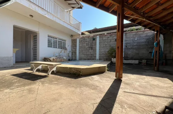 Imóvel com 02 casas à venda próximo ao Centro! Amparo-SP