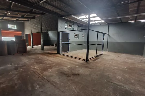 Barracão no Pq. Modelo! 