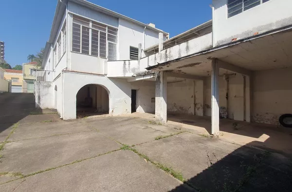 Casarão à venda no Centro! Amparo-SP