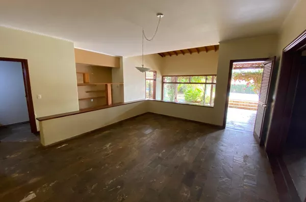 Linda casa de Alto Padrão no Jardim Silvana! Amparo-SP