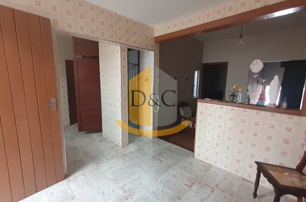 Casa com saída para 2 ruas no Centro! Amparo/SP