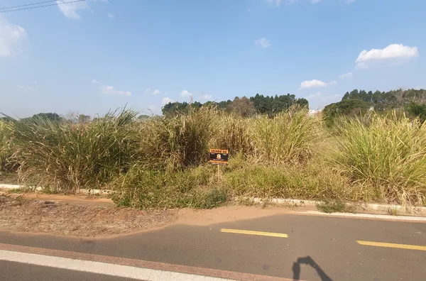 Terreno comercial na avenida principal do Residencial Portal Das Águas, Amparo-SP