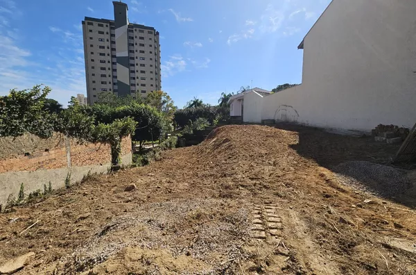 Terreno em localização privilegiada no Jardim Silvana! Amparo-SP