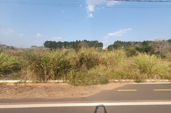 Terreno comercial na avenida principal do Residencial Portal Das Águas, Amparo-SP