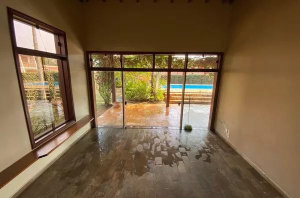 Linda casa de Alto Padrão no Jardim Silvana! Amparo-SP